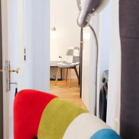 Appartement Modern Central With Free Parking