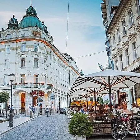 Appartement Modern Central With Free Parking *